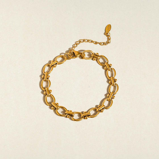 Elegant Gold Interlocking Ring Band